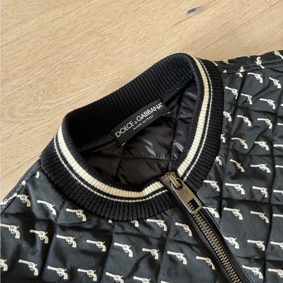 Dolce & Gabbana Men’s Pistol Print Quilted Bomber Jacket - Picture 2 of 6